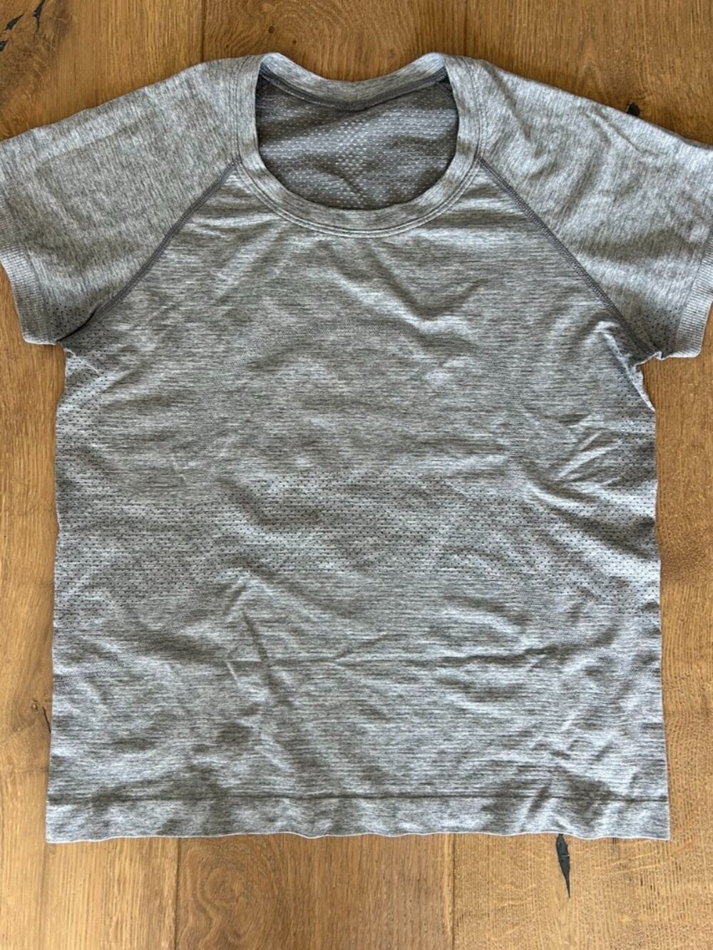 lululemon Gray Seamless Short Sleeve Workout Top Size 8